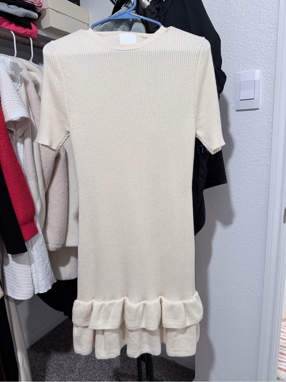 H&M Cream Ribbed V-Neck Sweater Top